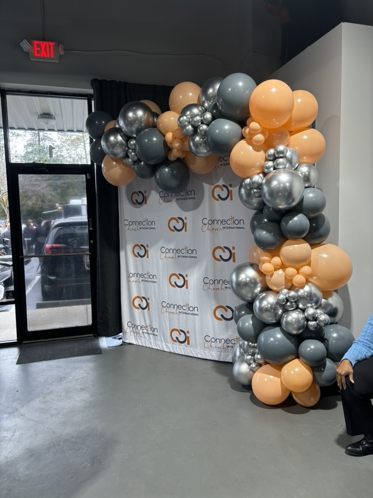 Step-and-repeat balloon backdrop