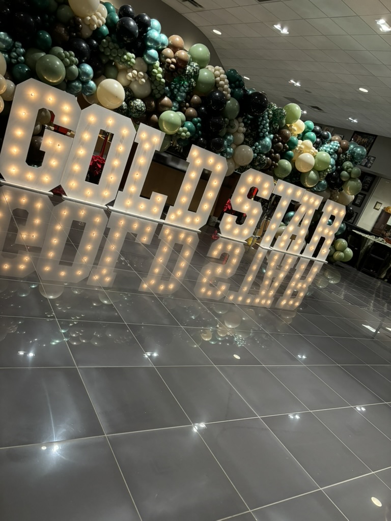 Marquee letter balloon design